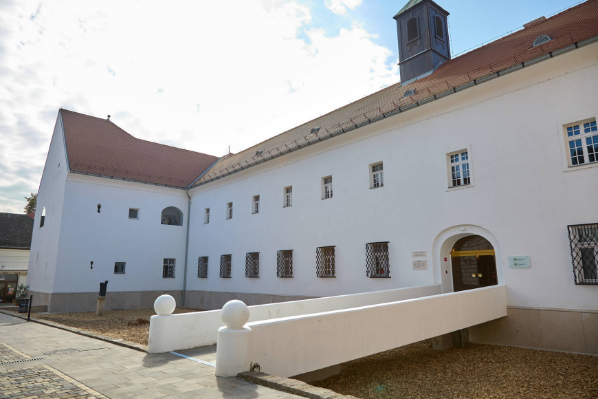 Online application is now open for our study programmes for the 2025-2026 academic year. Online preparatory courses also available.
